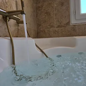 Pic Love, 2 Personnes Jacuzzi Appartement Châteaurenard